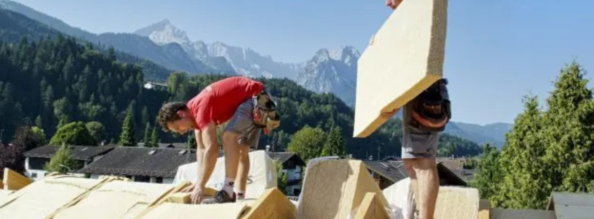 Wełna drzewna w budownictwie – właściwości, zalety i zastosowanie